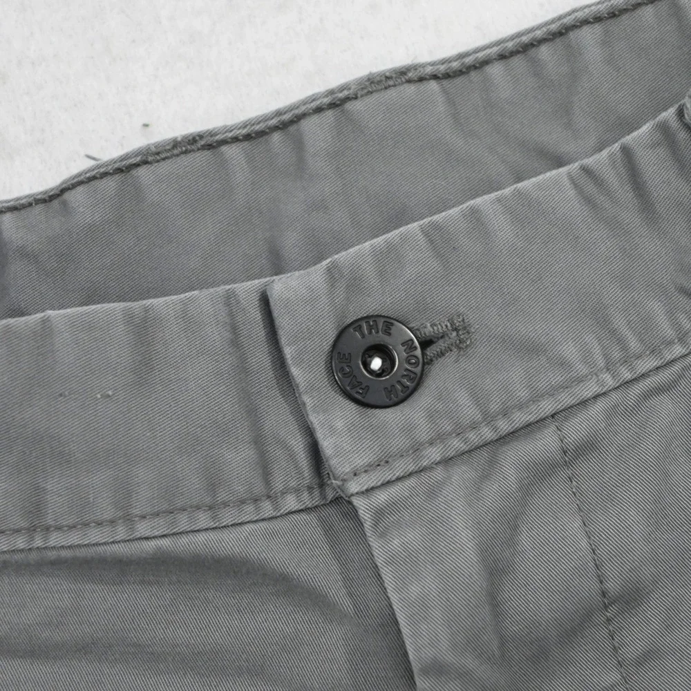 The North Face Shorts Mens 38 Regular Gray‎ Chino Flat Front Zipper Pocket